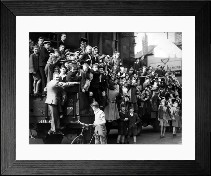 Framed Print : World War two victory parade - Geordie sightseers crowd aboard lorries to get a good view Framed Print : World War two victory parade - Geordie sightseers crowd aboard lorries to get a good view
