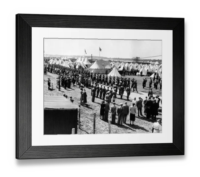 Framed Print : Burley Territorials Big Parade: Marching past to the pipes