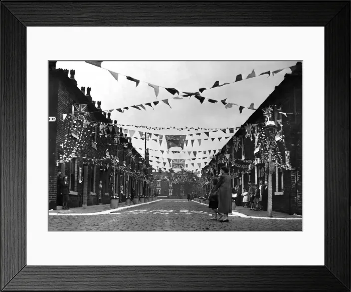 Framed Print : A Manchester street decked out with coronation decorations in celebration of Framed Print : A Manchester street decked out with coronation decorations in celebration of