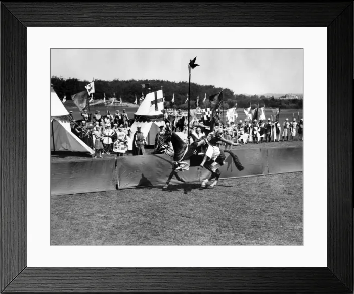 Framed Print : King Richard I and his attendants see an unknown knight unhorse his opponent in Framed Print : King Richard I and his attendants see an unknown knight unhorse his opponent in