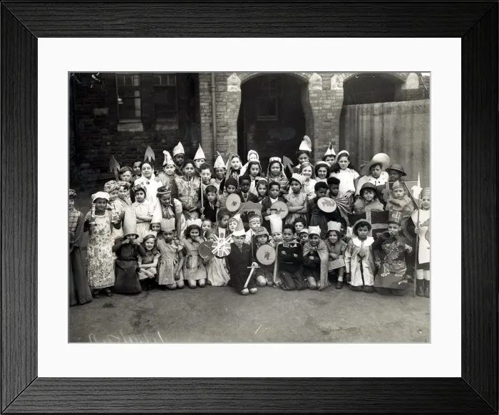Framed Print : St Davids Day celebrations at South Church Street All Age school, Bute Street Framed Print : St Davids Day celebrations at South Church Street All Age school, Bute Street
