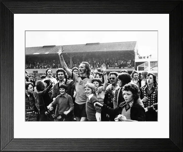 Framed Print : Wolverhampton Wanderers v. Leeds. Fans mob Derek Dougan after his last match for Wolves Framed Print : Wolverhampton Wanderers v. Leeds. Fans mob Derek Dougan after his last match for Wolves