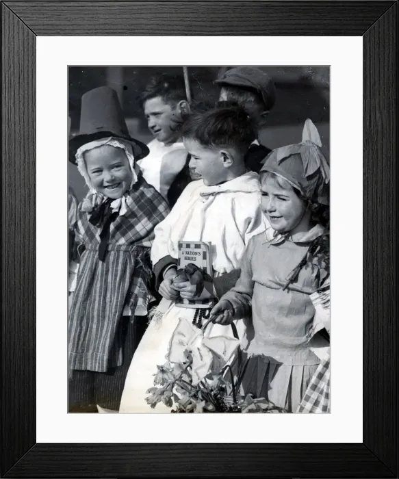 Framed Print : St Davids Day was celebrated in Cardiff schools, and the photograph shows some of