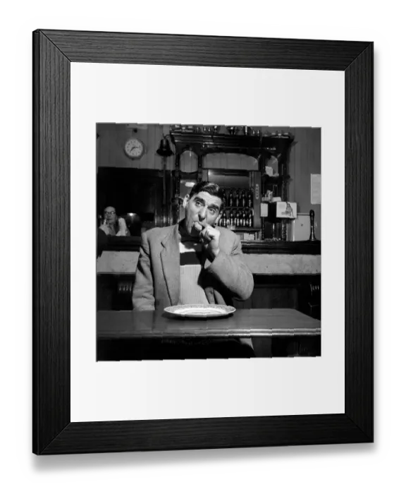 Framed Print : Sausage eating champion: Joe Steele of Bedlington Northumberland champion raw sausage
