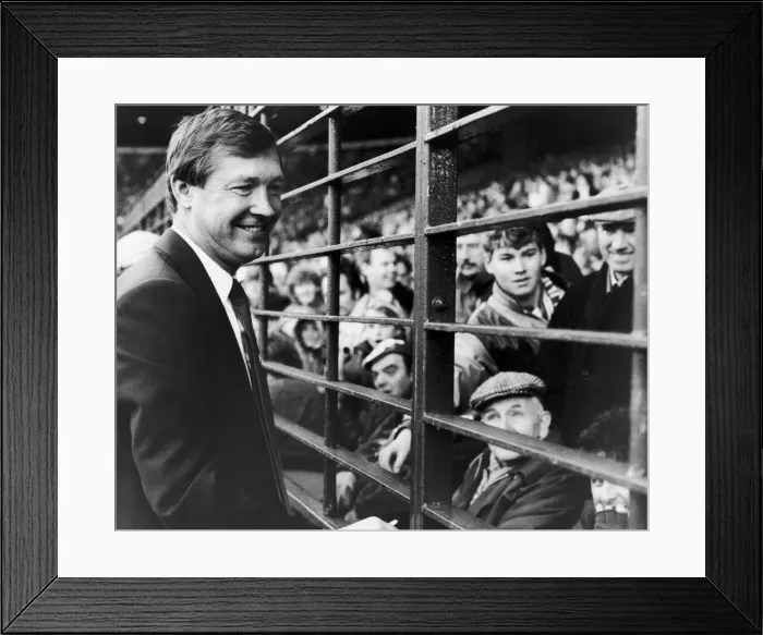 Framed Print : New Manchester United manager Alex Ferguson waves to the Old Trafford crowd before Framed Print : New Manchester United manager Alex Ferguson waves to the Old Trafford crowd before