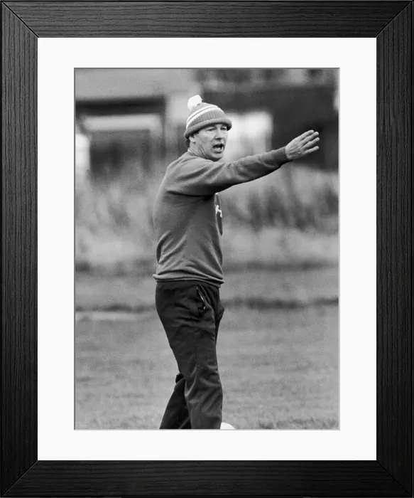 Framed Print : Manchester United manager Alex Ferguson takes charge of a training session Framed Print : Manchester United manager Alex Ferguson takes charge of a training session