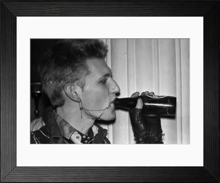 Framed Print : Punk Rockers at Woolwich. 12th June 1977 Framed Print : Punk Rockers at Woolwich. 12th June 1977
