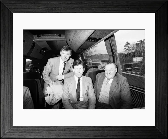 Framed Print : Former Liverpool manager Bob Paisley (right) with Manchester United manager Alex Framed Print : Former Liverpool manager Bob Paisley (right) with Manchester United manager Alex