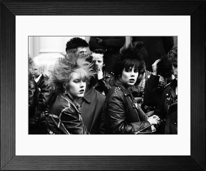 Framed Print : Punk rockers march in London. 3rd February 1980 Framed Print : Punk rockers march in London. 3rd February 1980