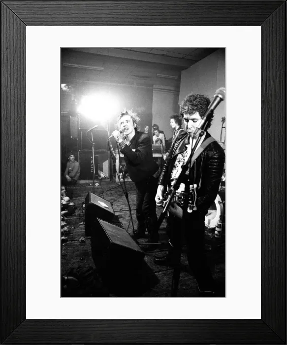 Framed Print : The Sex Pistols in Eindhoven, Holland. Johnny Rotten, Sid Vicious, Paul and Steve Jones Framed Print : The Sex Pistols in Eindhoven, Holland. Johnny Rotten, Sid Vicious, Paul and Steve Jones