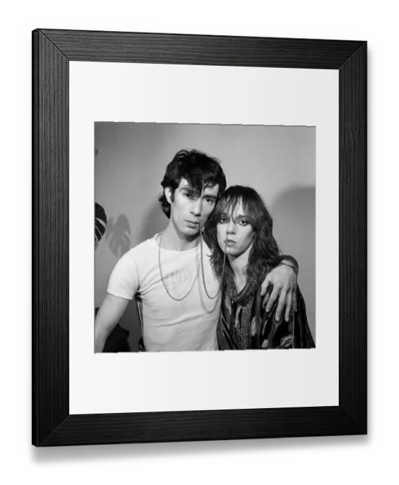 Framed Print : Punk couple. Singers Phil Jones and girlfriend Mandy Todd Framed Print : Punk couple. Singers Phil Jones and girlfriend Mandy Todd