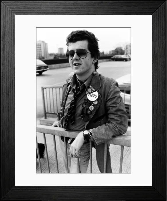 Framed Print : Punk Rockers at Woolwich. Civil Servant Peter King. 12th June 1977 Framed Print : Punk Rockers at Woolwich. Civil Servant Peter King. 12th June 1977