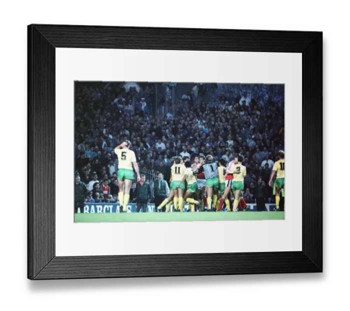Framed Print : Arsenal v Norwich City, League match at Highbury, Saturday 4th November 1989