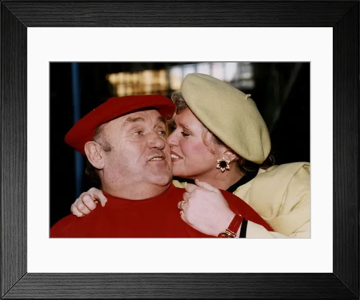Framed Print : Les Dawson Comedian with wife having a cuddle after leaving Hospital Framed Print : Les Dawson Comedian with wife having a cuddle after leaving Hospital