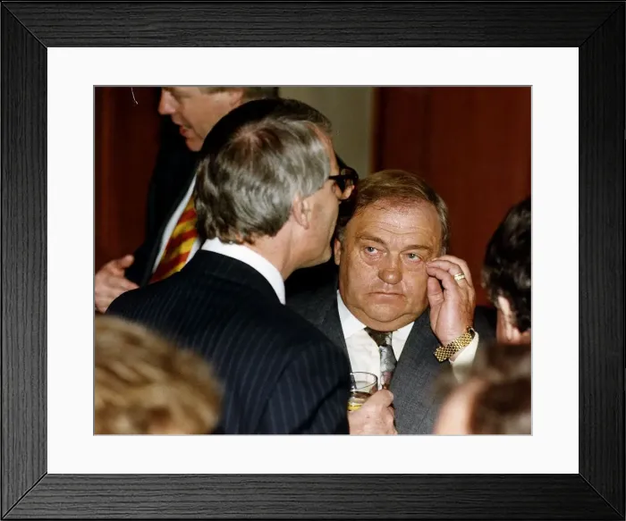 Framed Print : Les Dawson Comedian meets John Major at a celebrity Party in No. 12 Downing Street Framed Print : Les Dawson Comedian meets John Major at a celebrity Party in No. 12 Downing Street