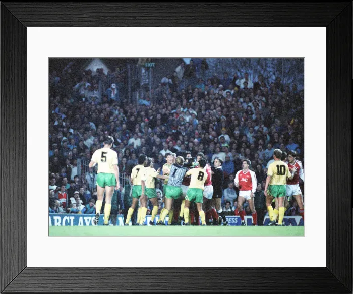 Framed Print : Arsenal v Norwich City, League match at Highbury, Saturday 4th November 1989 Framed Print : Arsenal v Norwich City, League match at Highbury, Saturday 4th November 1989