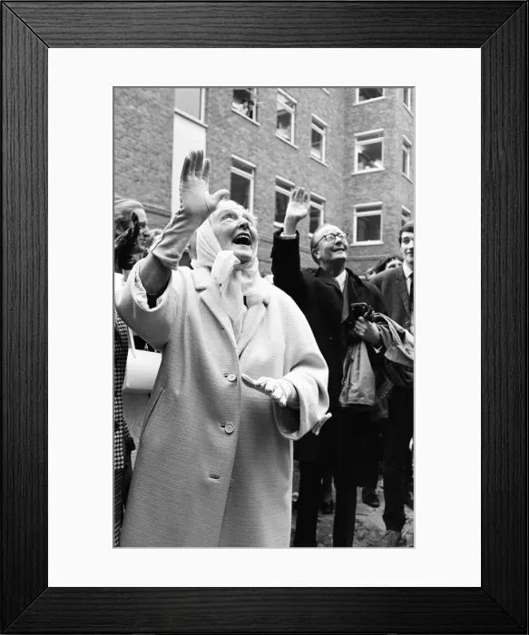 Framed Print : Dame Sybil Thorndike and her husband Lewis Casson attend the topping out ceremony