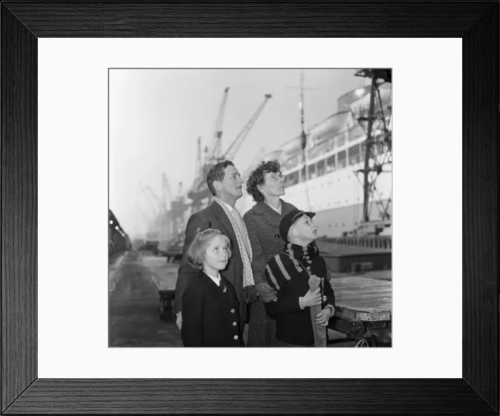 Framed Print : Mrs Sterry and her two children visit Mr Sterry, who works as an assistant crew cook