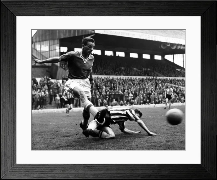 Framed Print : this duel with Sunderland inside right, Goodchild - 22nd April 1959