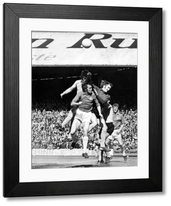 Framed Print : goalkeeper Mike Walker to the cross - 17th April 1971 Framed Print : goalkeeper Mike Walker to the cross - 17th April 1971