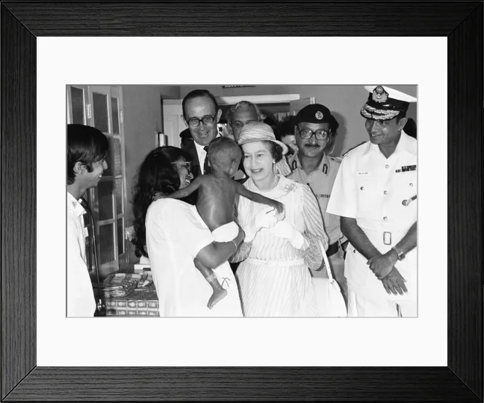 Framed Print : The Queen - State visit to Bangledesh - 14th to 17th November 1983 Framed Print : The Queen - State visit to Bangledesh - 14th to 17th November 1983