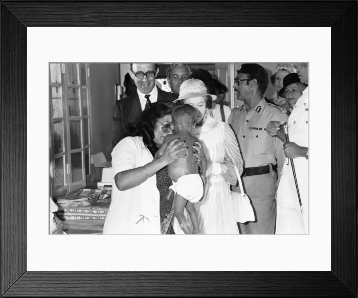 Framed Print : The Queen - State visit to Bangledesh - 14th to 17th November 1983 Framed Print : The Queen - State visit to Bangledesh - 14th to 17th November 1983
