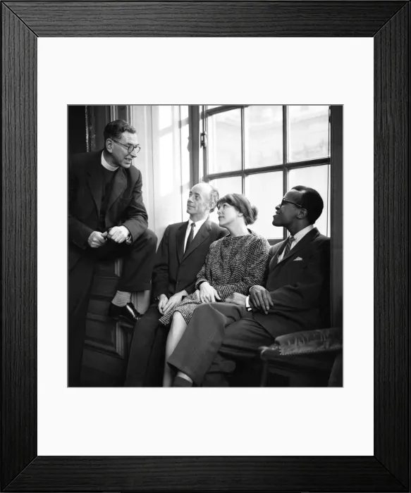 Framed Print : Singers Dave Lambert, Jon Hendricks and Annie Ross talking to Reverend Collins