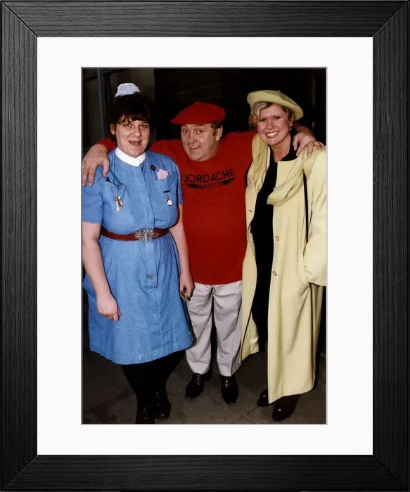 Framed Print : Les Dawson comedian leaving hospital with his wife Tracey Framed Print : Les Dawson comedian leaving hospital with his wife Tracey