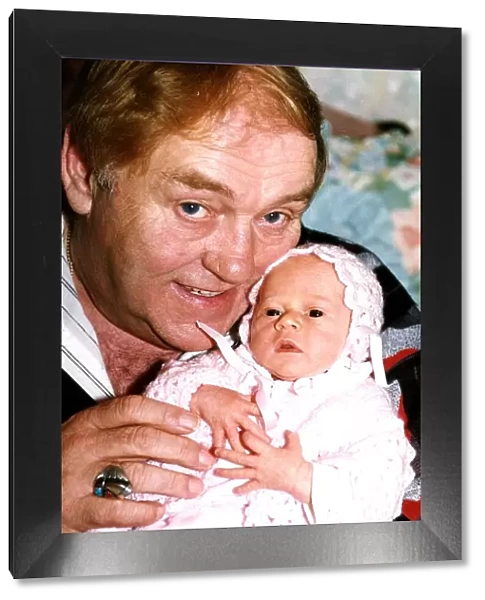 Les Dawson comedian with his daughter A©Mirrorpix