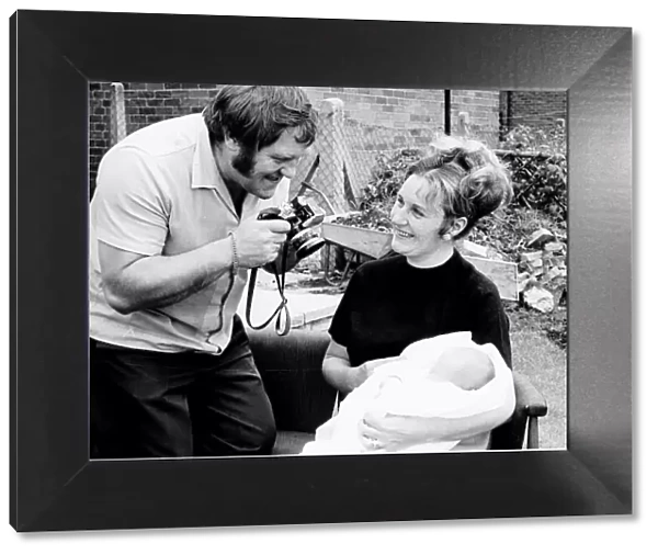 Les Dawson with his wife and his new baby daughter Pamela Jane dbase msi
