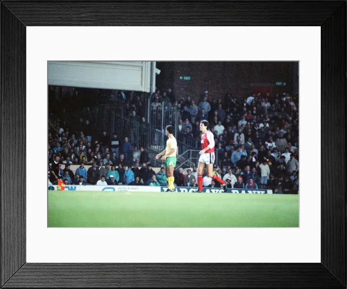 Framed Print : Arsenal v Norwich City, League match at Highbury, Saturday 4th November 1989 Framed Print : Arsenal v Norwich City, League match at Highbury, Saturday 4th November 1989