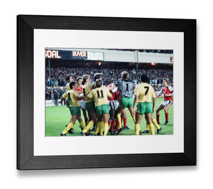 Framed Print : Arsenal v Norwich City, League match at Highbury, Saturday 4th November 1989