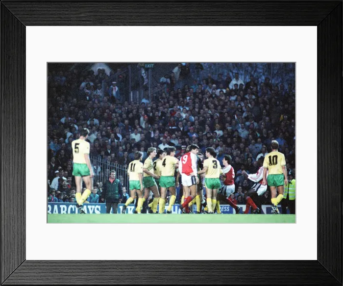 Framed Print : Arsenal v Norwich City, League match at Highbury, Saturday 4th November 1989 Framed Print : Arsenal v Norwich City, League match at Highbury, Saturday 4th November 1989