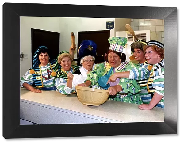 Les Dawson Comedian with 'The Roly Polys'in the kitchen