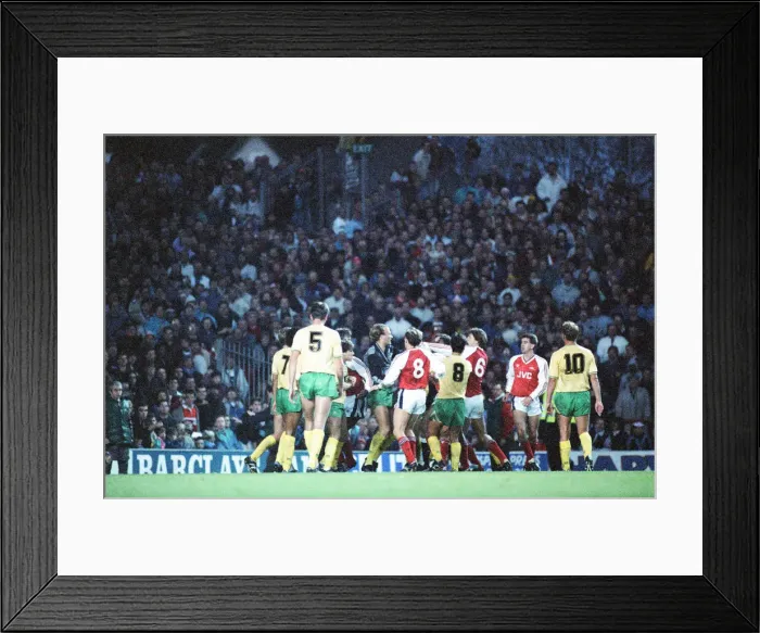 Framed Print : Arsenal v Norwich City, League match at Highbury, Saturday 4th November 1989 Framed Print : Arsenal v Norwich City, League match at Highbury, Saturday 4th November 1989