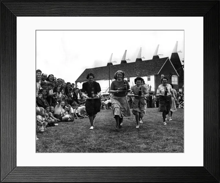 Framed Print : The annual festival at Paddock Wood, Kent of the Hop Season started Framed Print : The annual festival at Paddock Wood, Kent of the Hop Season started