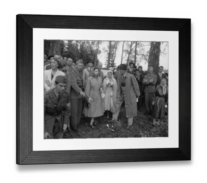 Framed Print : The Queen (centre) seen here with Princess Margaret, King Gustav IV