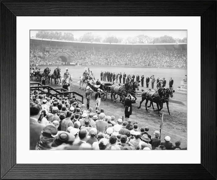 Framed Print : King Gustaf VI of Sweden and Queen Elizabeth II seen here arriving at the Olympic Stadium Framed Print : King Gustaf VI of Sweden and Queen Elizabeth II seen here arriving at the Olympic Stadium