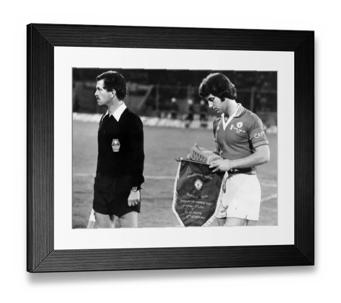 Framed Print : Porto v Manchester United, European Cup Winners Cup 1st leg match at The Estadio do