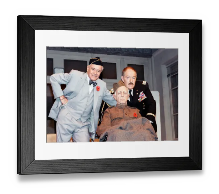 Framed Print : Scene fom the play Veterans Day at the Theatre Royal, Haymarket starring Michael Gambon Framed Print : Scene fom the play Veterans Day at the Theatre Royal, Haymarket starring Michael Gambon