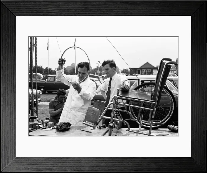 Framed Print : Engineers work on equipment for Paralympic Athletes training at Stoke Mandeville Framed Print : Engineers work on equipment for Paralympic Athletes training at Stoke Mandeville