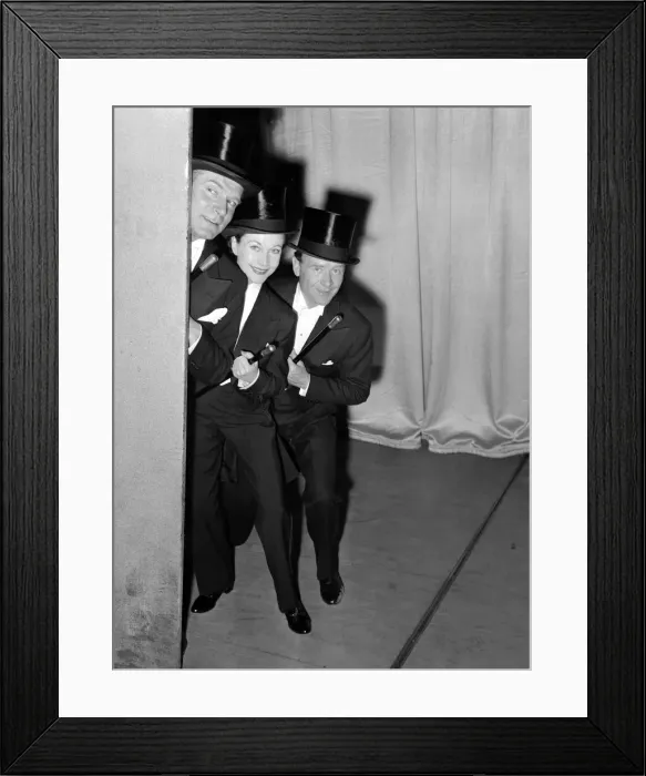 Framed Print : Midnight Matinee rehearsal. Left to right: Laurence Olivier Framed Print : Midnight Matinee rehearsal. Left to right: Laurence Olivier