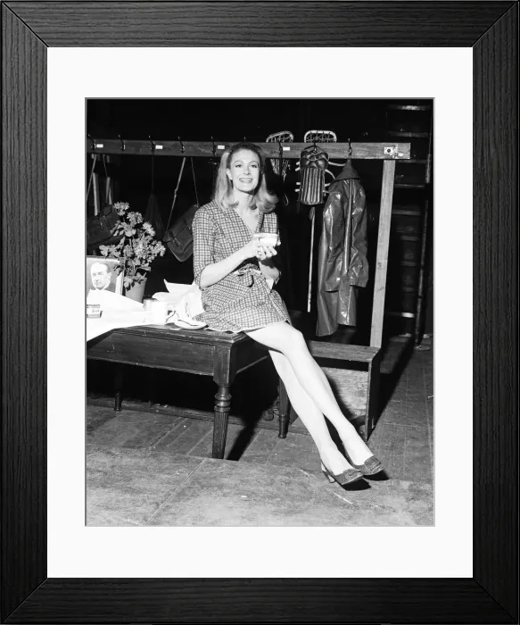 Framed Print : Vanessa Redgrave, backstage at the Wyndham Theatre, London before rehearsals for the play Framed Print : Vanessa Redgrave, backstage at the Wyndham Theatre, London before rehearsals for the play