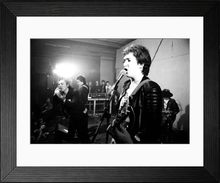 Framed Print : The Sex Pistols in Eindhoven, Holland. Johnny Rotten, Sid Vicious, Paul and Steve Jones Framed Print : The Sex Pistols in Eindhoven, Holland. Johnny Rotten, Sid Vicious, Paul and Steve Jones