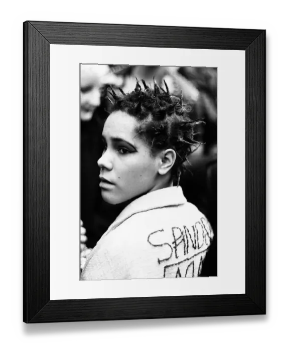 Framed Print : Punks at Sloane Square for a march to Hyde Park to commemorate the death of Sid Vicious Framed Print : Punks at Sloane Square for a march to Hyde Park to commemorate the death of Sid Vicious