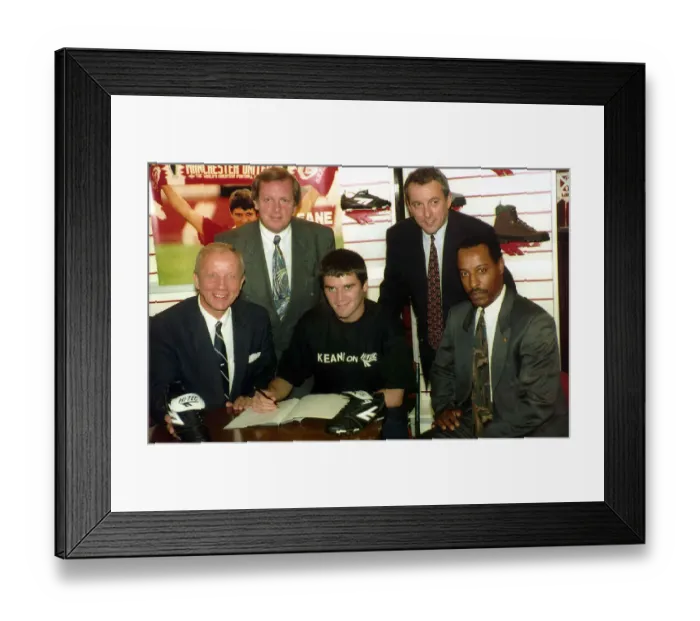 Framed Print : Roy Keane signs a 3 year sponsorship deal (with Hi-Tec? Framed Print : Roy Keane signs a 3 year sponsorship deal (with Hi-Tec?