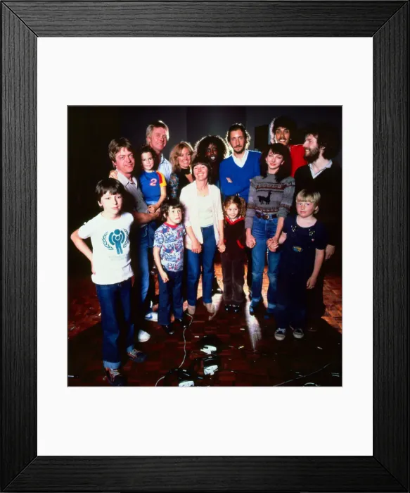 Framed Print : Kate Bush at Year of the Child launch along with Pete Townsend Framed Print : Kate Bush at Year of the Child launch along with Pete Townsend
