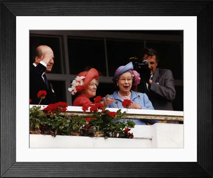 Framed Print : Queen Elizabeth II and Queen Mother watching the action at the Epsom Derby June