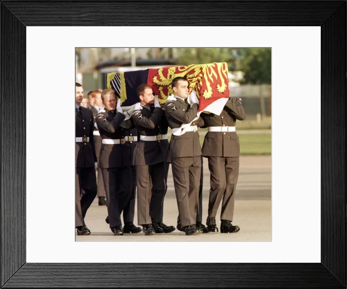 Framed Print : Princess Diana Death 31 August 1997 Princess Diana Framed Print : Princess Diana Death 31 August 1997 Princess Diana