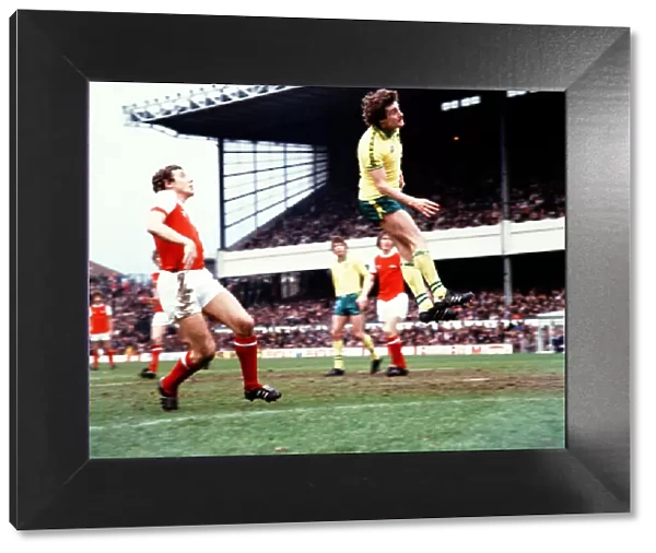 Arsenal v. Norwich. Jimmy Neighbour goes up. 28th April 1978